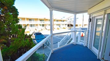 Condo, 2 Bedrooms | Property grounds