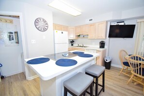 Appart'hôtel, 2 chambres | Cuisine privée