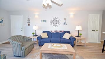 Condo, 2 Bedrooms | Living area