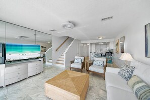 Casa de ciudad, 2 habitaciones | Área de sala de estar | Smart TV 