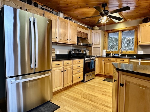 Flathead Riverside Lodge | 3 Bed, 2 Bath