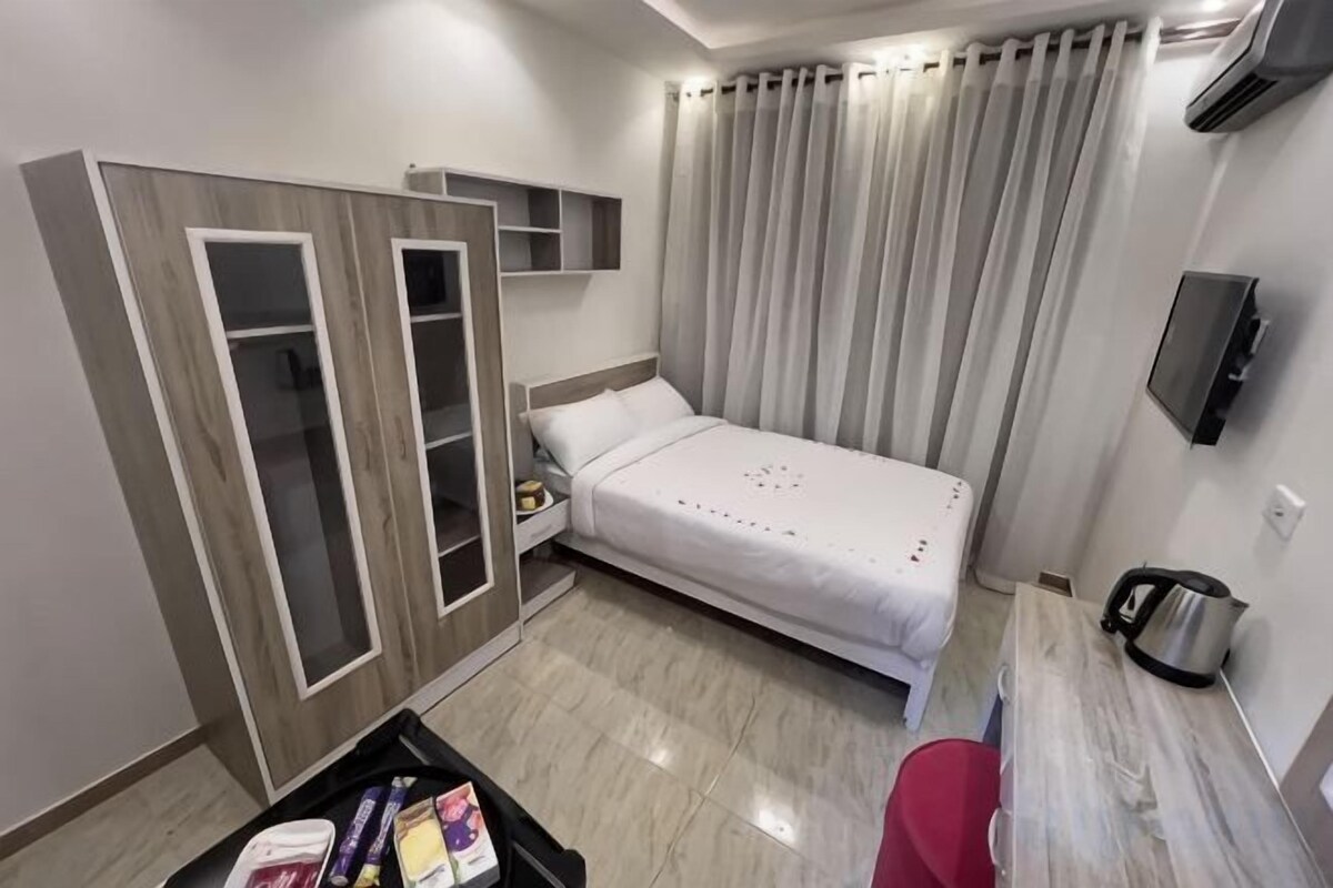 Single Room with Mountain View