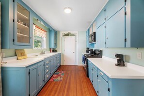 Fridge, microwave