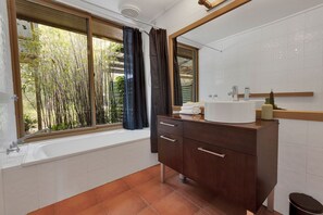 Shower, towels - Secluded lodges perfect for nature lovers (Forge Creek)