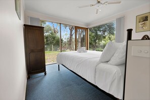 4 bedrooms, free WiFi, bed sheets