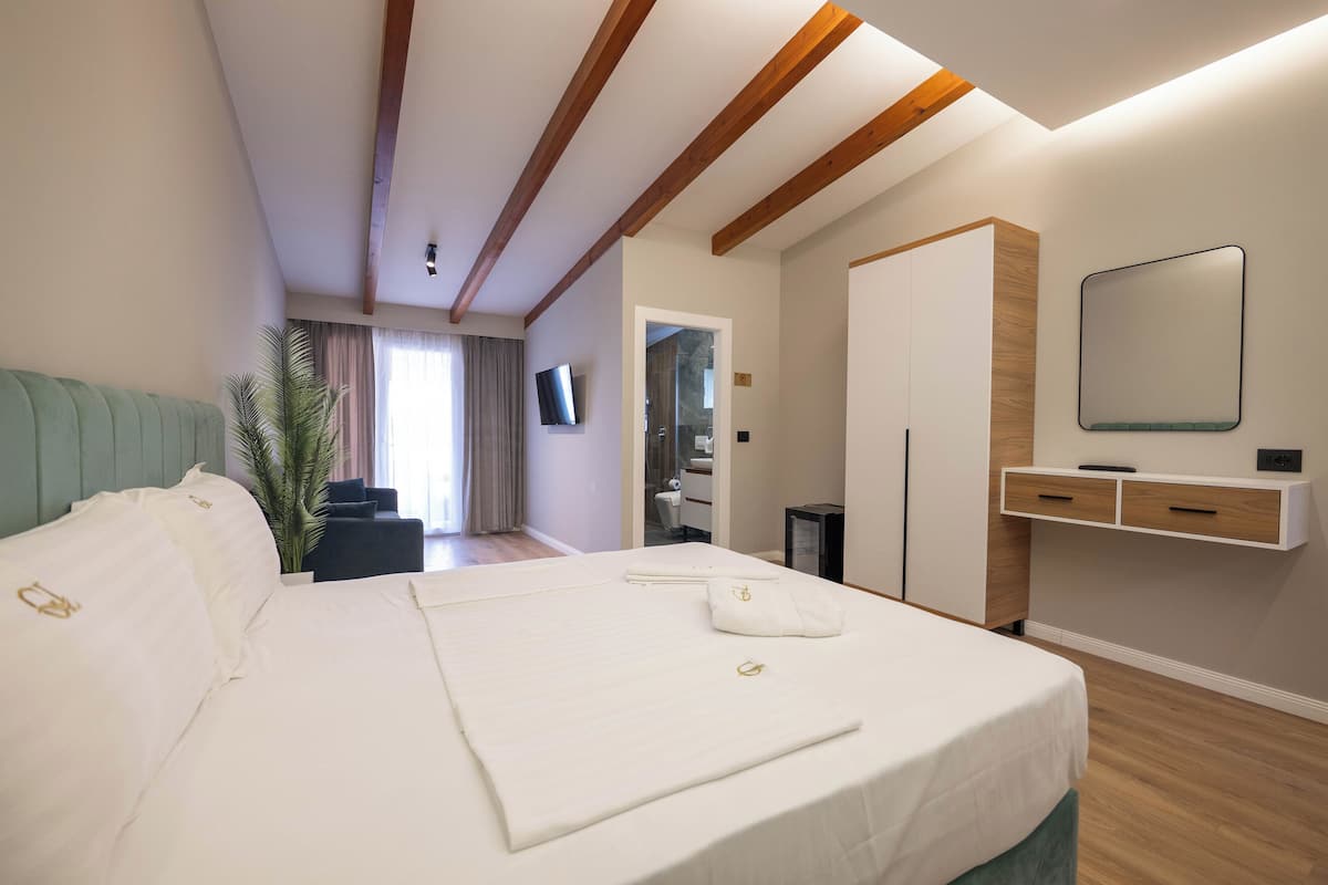 Triple Room | 1 bilik tidur, bar mini, meja, kalis bunyi