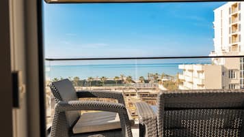 Habitación familiar, vista al mar | Balcón