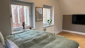 3 bedrooms, desk, travel crib, free WiFi