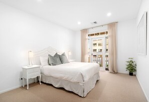 3 bedrooms, desk, iron/ironing board, WiFi