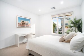 3 bedrooms, desk, iron/ironing board, WiFi