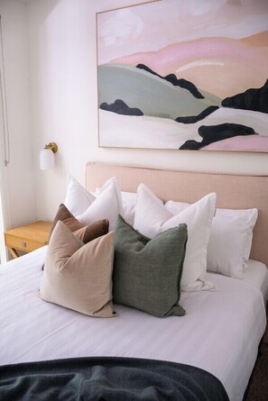 3 bedrooms, desk, iron/ironing board, free WiFi