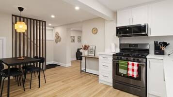 Micro-ondes, four, plaque de cuisson, lave-vaisselle