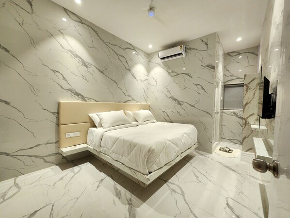 Luxury Double Room, Balcony, City View | Desk, laptop workspace, soundproofing, free WiFi - Landcorp hotels  (Hyderabad)