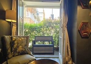 Interior - Gorgeous design 2 bed flat Barons Court Sleeps SIX (London)