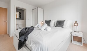 2 bedrooms, desk, iron/ironing board, free WiFi