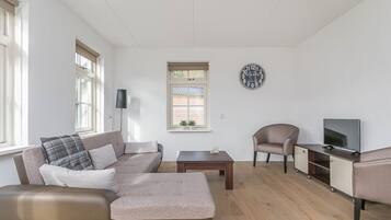 Villa (Schoonhoven 6) | Sala de estar | Televisión