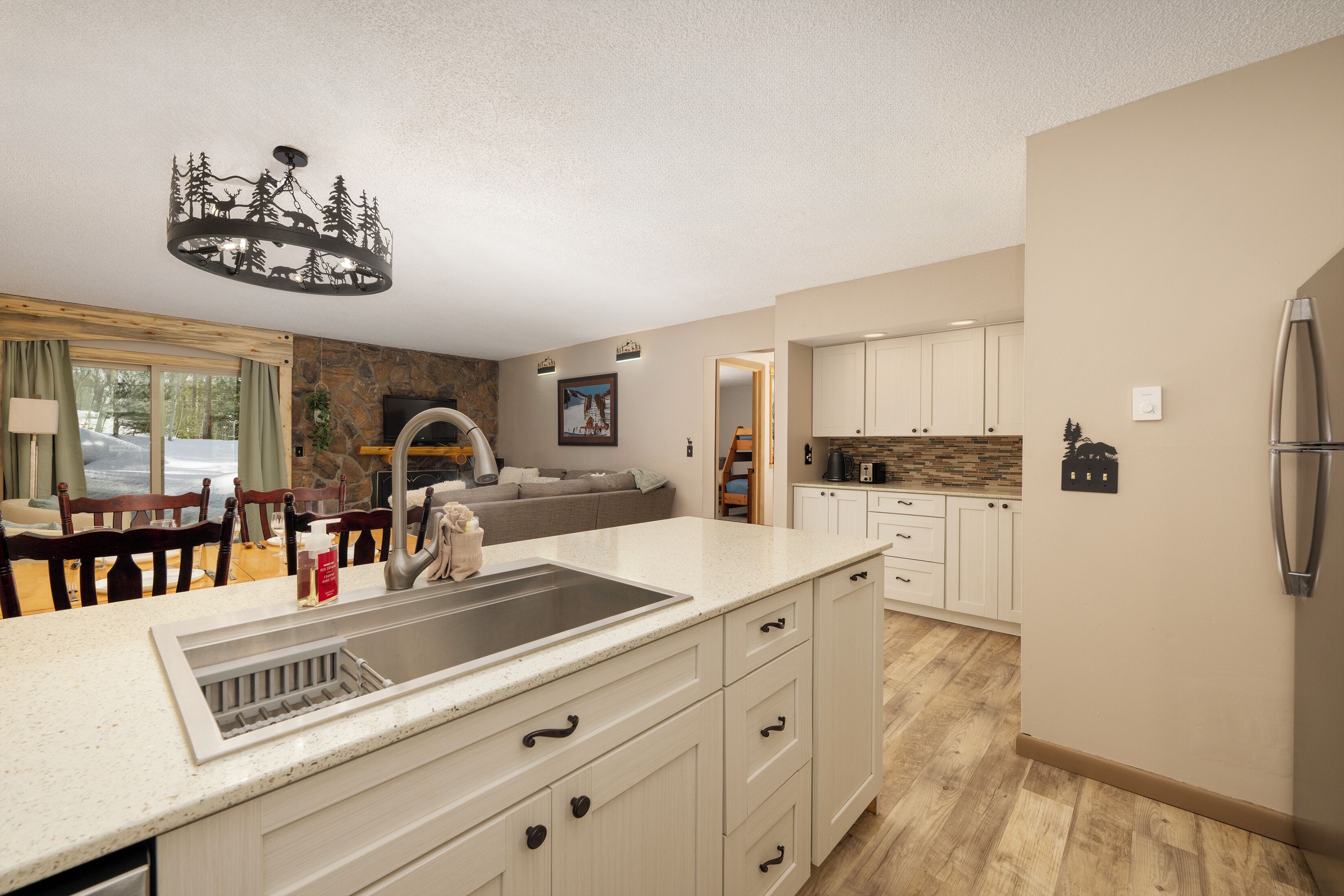 ثلاجة، ميكروويف، فرن، موقد طهي مسطح