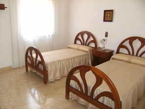 3 bedrooms, iron/ironing board