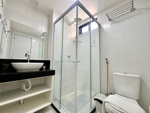 淋浴设施、免费洗浴用品、吹风机、毛巾