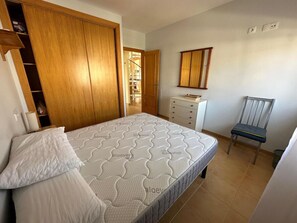 3 chambres, fer et planche à repasser, Wi-Fi gratuit