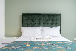 3 slaapkamers, een strijkplank/strijkijzer, gratis wifi, beddengoed