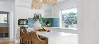 Sea Essence on Kingsley - Heated Pool and Stunning Views