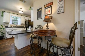 Dining - To the Stars – Secluded 2 BDR (Broken Bow)