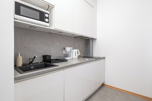 Studio Suite | Private kitchenette | Electric kettle