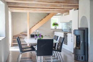 Dining - Welcome to Gula Gården, a historic gem in the heart of Ljugarn, Gotland (Ljugarn)