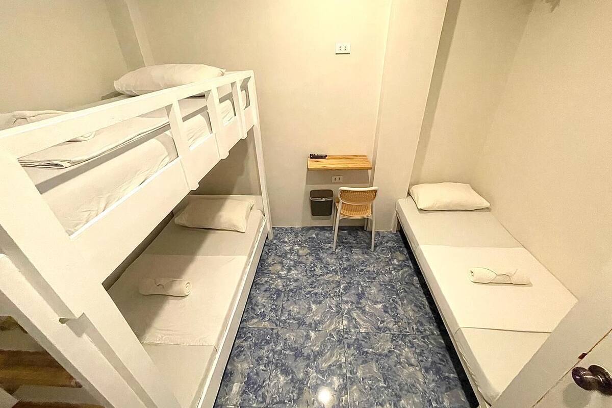Chambre avec lits jumeaux | 1 chambre, rideaux occultants, Wi-Fi gratuit, draps fournis