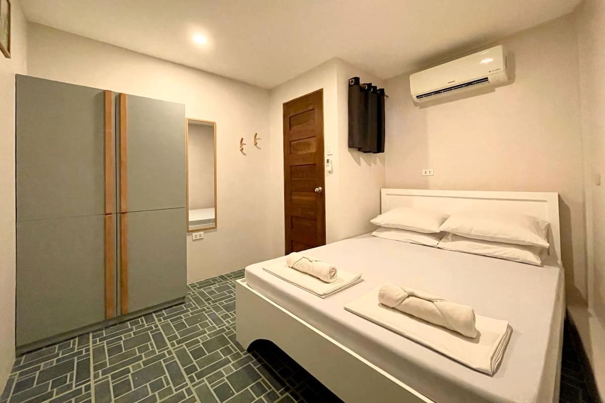 Basic Double Room | Blackout drapes, free WiFi, bed sheets