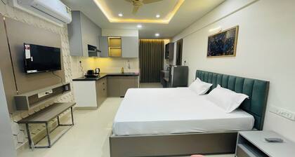 Bright & Cozy Studio Getaway in Jagatpura Jaipur