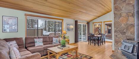 Télévision, cheminée