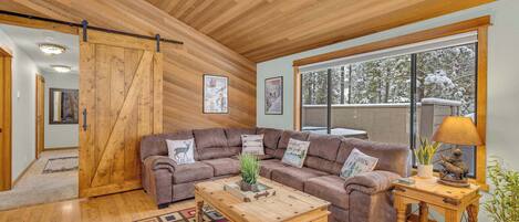 Televisie en een open haard