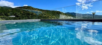 Sunset Beach Villa - 5-star Creole villa with pool and sea view