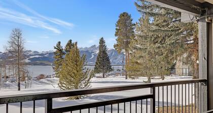 Stunning 2BR on Lake Dillon w/ Pool and Concert Access!