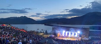 Stunning 2BR on Lake Dillon w/ Pool and Concert Access!