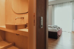 Bathroom - MGM Residencies - Louizis Riankour (Athens)