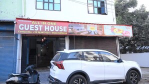 A building with a sign advertising a guest house. - All In One Guest House (Bareilly)
