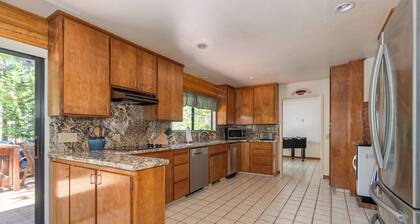 Chaparral Cabin- Sleeps 15!