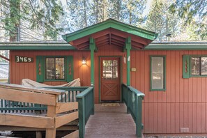 Exterior detail - B&B Paradise- Free Lake Access (Arnold)