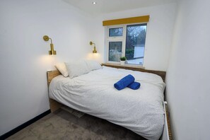 3 Schlafzimmer, Schreibtisch, Bügeleisen/Bügelbrett, WLAN