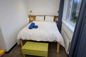 3 habitaciones, escritorio, tabla de planchar con plancha y wifi 
