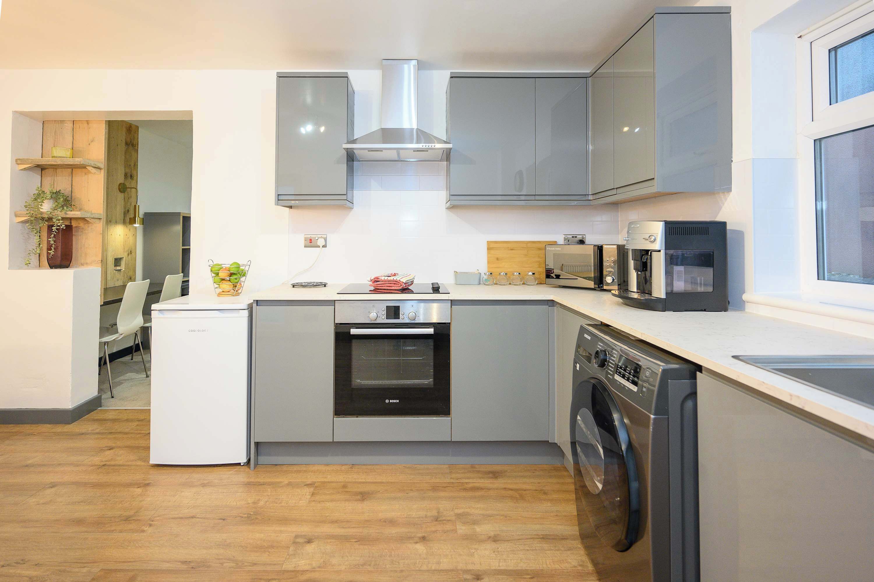 Coffee/tea maker, fridge, microwave, oven