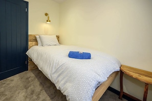 3 bedrooms, desk, iron/ironing board, WiFi
