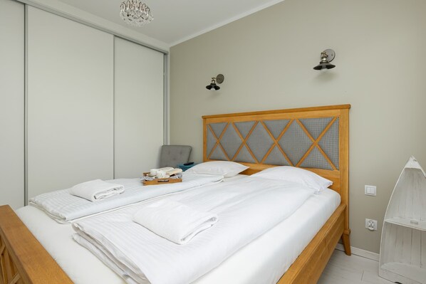 1 bedroom, iron/ironing board, bed sheets