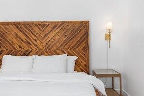 4 bedrooms, desk, iron/ironing board, travel crib