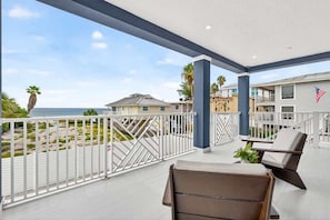 Property grounds - Blue Pearl Beach House, Beachfront, Private pool (Indian Shores)