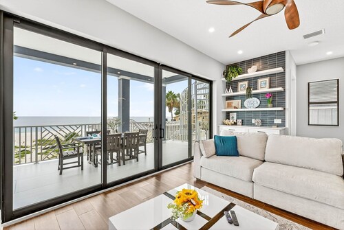 Blue Pearl Beach House | Beachfront with Private Pool