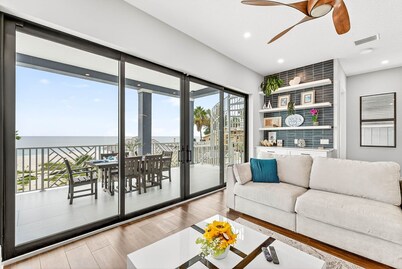 Blue Pearl Beach House | Beachfront with Private Pool